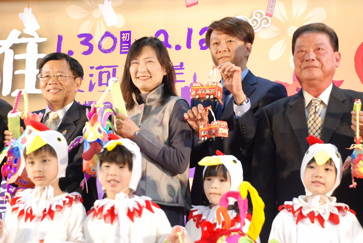 2017年高雄燈會藝術節將於1月30日(一)至2月12日(日)於愛河沿岸登場。高雄市政府觀光局16日特別北上召開記者會，歡迎大家一起到高雄賞燈會。 圖：高雄市政府提供