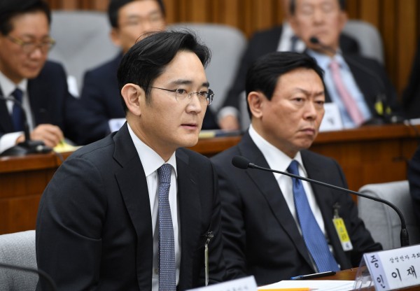 受日禁止半導體零件輸韓影響，三星電子副會長李在鎔（左）傳出前往日本尋找對策。 圖：達志影像/路透社資料照片