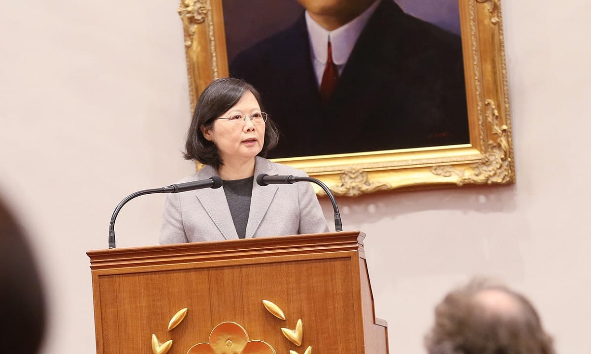 根據民進黨民調結果顯示，總統蔡英文的執政滿意度與執政信心在年金改革後雙雙回升。 圖：總統府提供