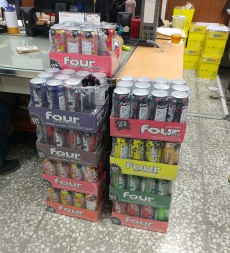 進口商進口600瓶「失身酒」，500瓶己流入市面，尚有100瓶全數查扣。 圖：高雄警方提供。