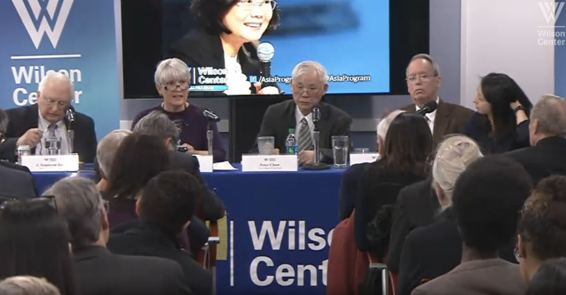 美國智庫威爾森中心25日舉辦的這場「美台關係：安全與經濟連結的展望」研討會，學者任雪麗（左二）呼籲川普政府傾聽台灣聲音。 圖：翻攝威爾森中心官網