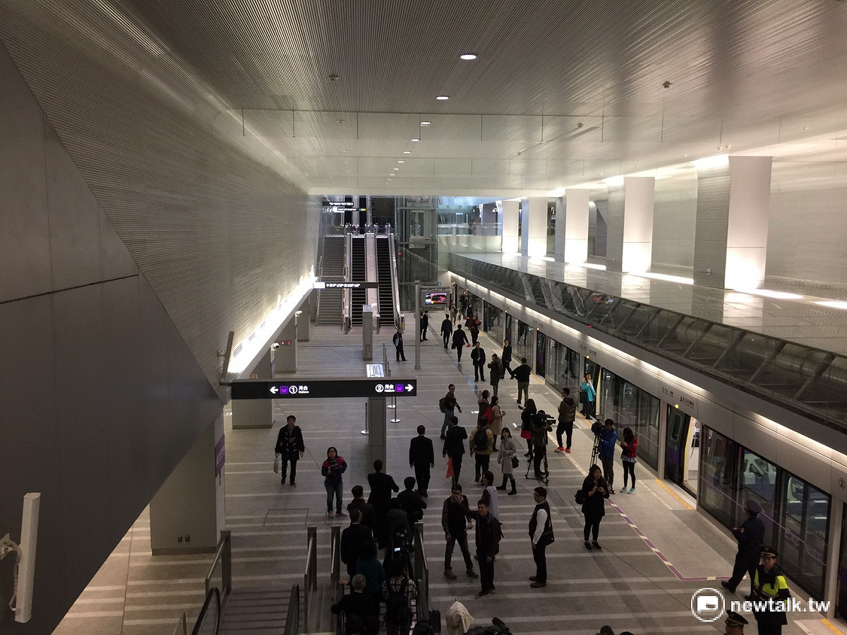 機場捷運台北車站（A1站）月台，空間寬敞。 圖：柯昱安/攝