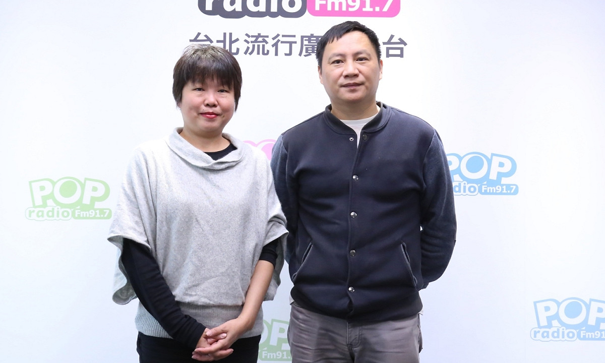 六四學運領袖王丹(右)今(13)日接受採訪表示，中共近年來對公民社會的控制更加嚴密，而李明哲一案，主要是對境內外的非政府組織（NGO）發出警告。資料照片。 圖：Pop Radio/提供