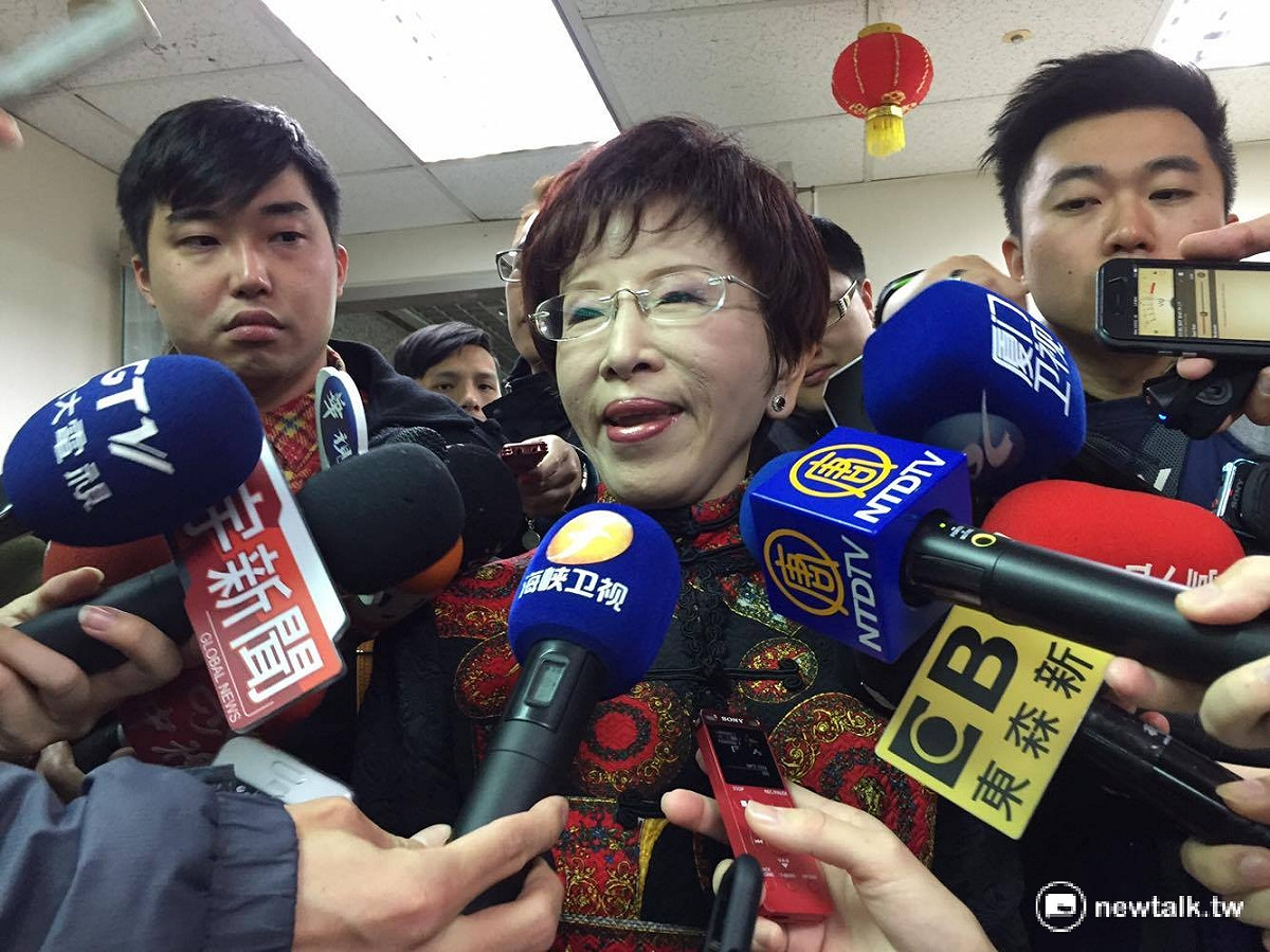 國民黨主席洪秀柱3日出席台北市黃國樑黨部新春團拜活動。 圖：鄭佑漢/攝