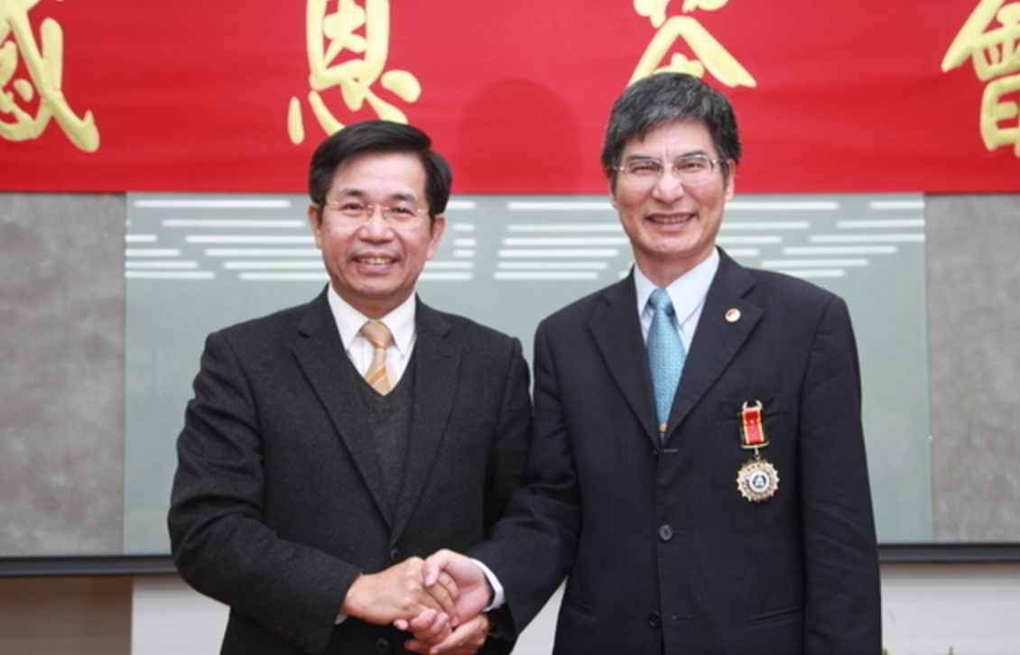 即將接任科技部長的教育部次長陳良基（右），7日出席教育部舉行的歡送會。 圖：教育部提供