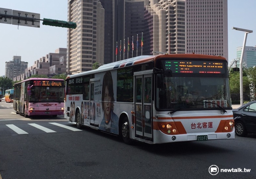 交通部公路總局8日表示，目前已協調客運業者暫緩調整票價，待完成228連假疏運工作後，3月1日起再行調整。 圖：新頭殼資料照片
