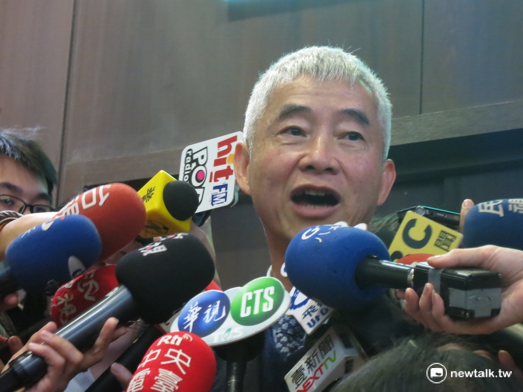 針對Uber司機擬赴交通部抗議，部長賀陳旦8日回應，Uber司機不能因過去收入有所變動，就要求政府接受不依法進行的產業。 圖：呂佳峻/攝