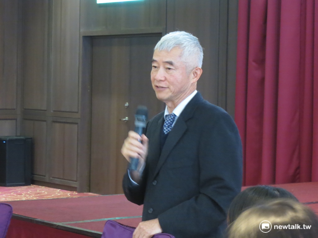 針對台鐵產業工會依法請假一事，交通部長賀陳旦說，若未完成請假手續，交通部就會依相關程序辦理。 圖：呂佳峻/攝