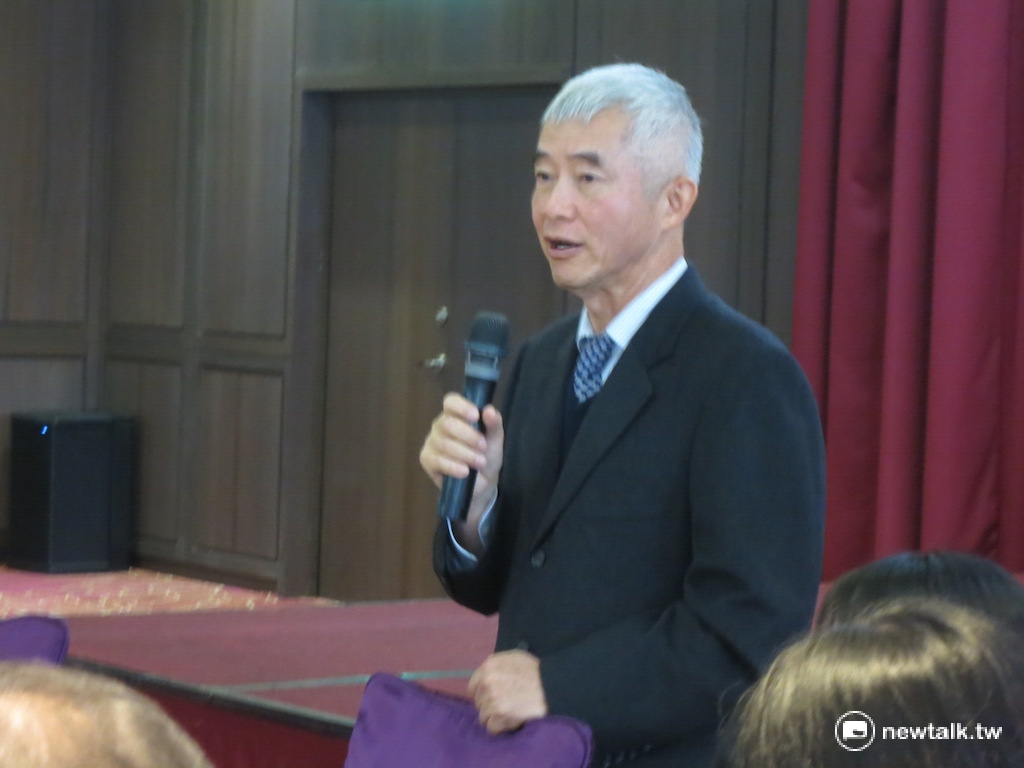 交通部長賀陳旦8日與媒體餐敘時坦言，端午連假國道夜間免收費一事，是他至今認為最大的挫敗。 圖：呂佳峻/攝