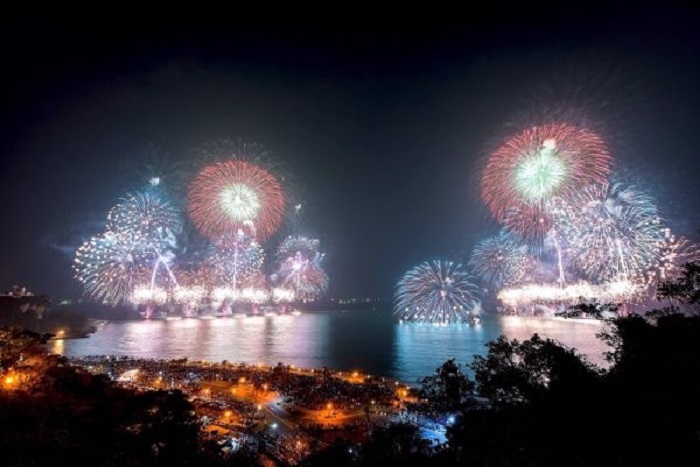 高雄大港花火秀11日元宵節午夜12時登場，將在西子灣施放長達20分17秒的花火。 圖：高雄市觀光局提供