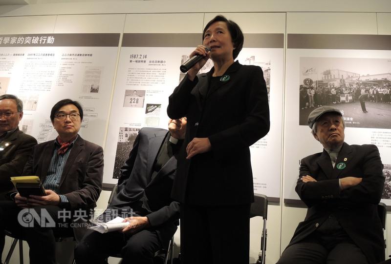 228事件即將70週年，鄭南榕遺孀葉菊蘭在一場鄭南榕基金會舉辦的特展中緬懷鄭南榕，表示當年鄭南榕等推動228和平日行動，讓台灣社會敢開始討論228。 圖：中央社
