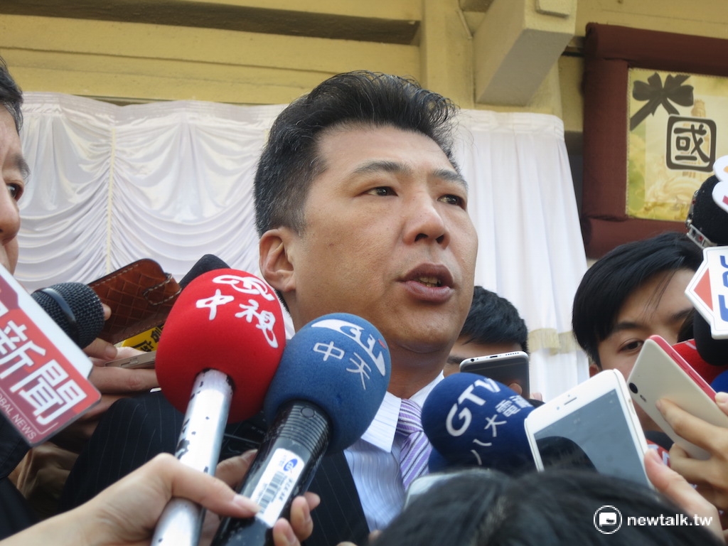 中華民國遊覽車客運商業同業公會全國聯合會理事長魯孝亞表示，雙北的檢察官在現場有找到行車紀錄器，顯示並未違反運管法，不得連續駕車10小時的規定，但最後仍尊重檢察官調查報告。 圖：新頭殼資料照片