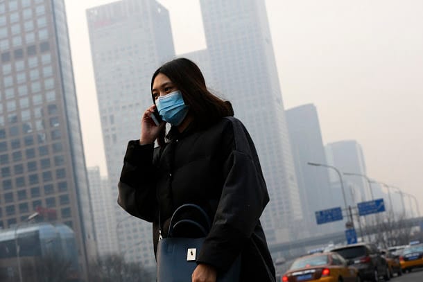 中國面臨嚴重的霧霾問題，北京以及鄰近的天津市等超過20個城市進入「紅色預警」，至少影響4.6億人口。 圖：達志影像/美聯社資料照片