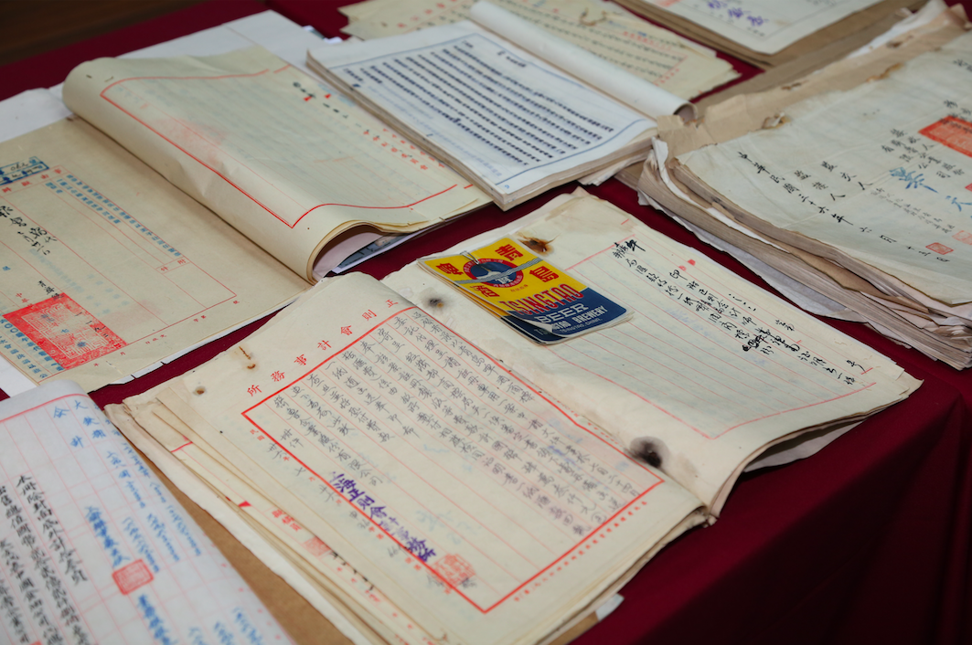 國民黨17日公布齊魯公司的資產報表等清冊，證明青島啤酒為國民黨黨產，呼籲黨產會應該清查追討。 圖：國民黨文傳會提供