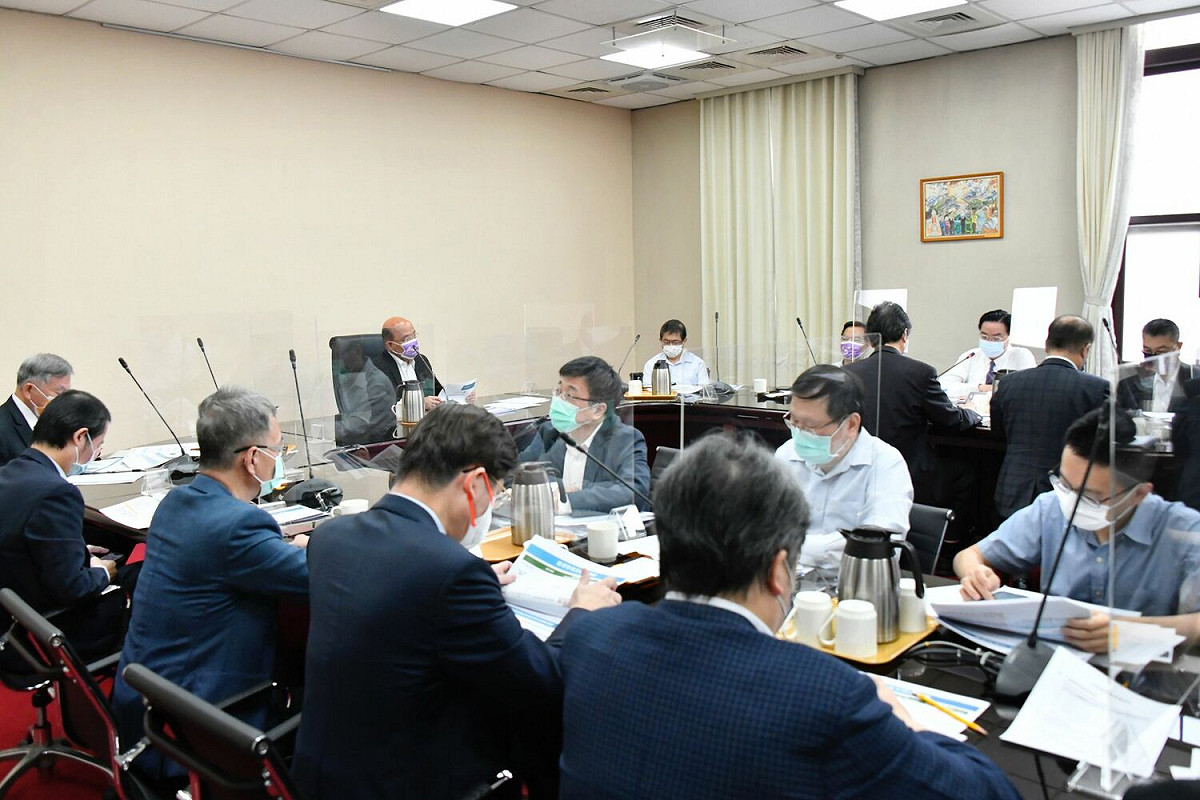 行政院長蘇貞昌（19）日上午8時召開擴大防疫會議。 圖：行政院提供