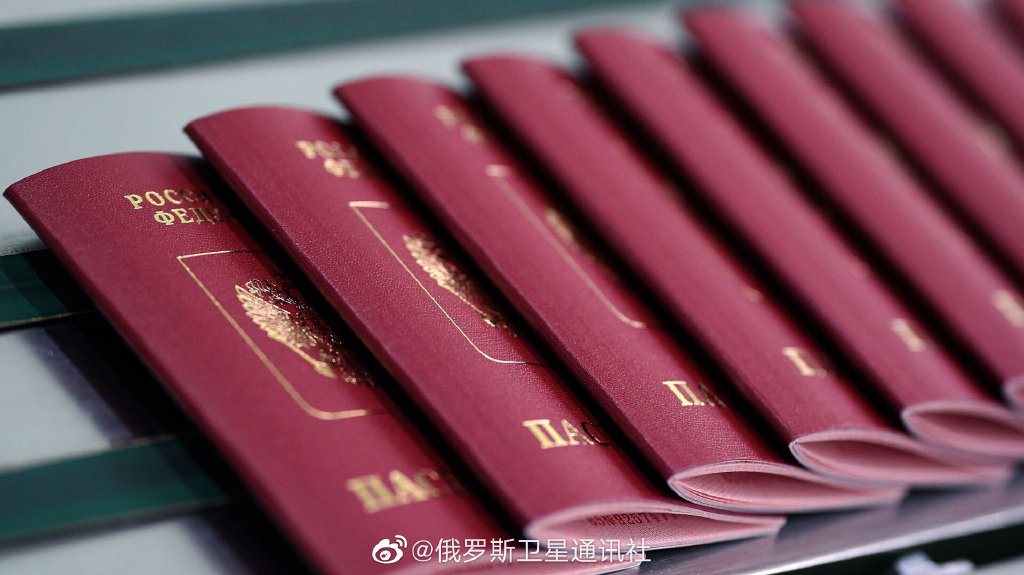 為防止高官叛逃或洩密，俄羅斯安全部門沒收了高階官員和企業高層的護照，限制出入境。 圖：翻攝俄羅斯衛星通訊社微博(資料照)