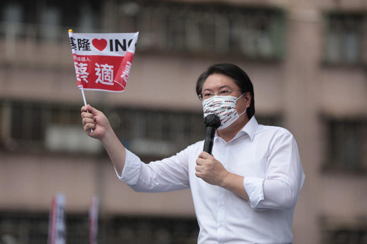 林右昌批謝國樑找「基隆不歡迎人物」幫忙背書，根本請鬼拿藥單。 圖：取自林右昌臉書（資料照）