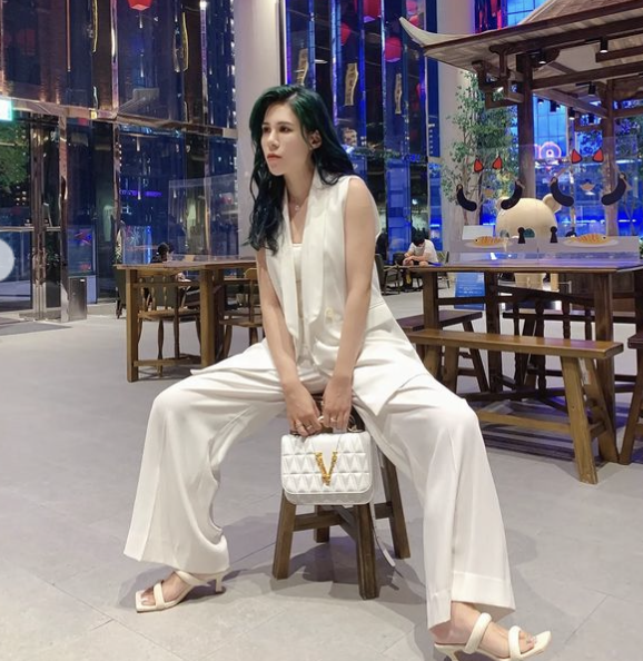 丹妮婊姐為了洗衣機與爸爸爭論，沒想到竟被神回覆。 圖：翻攝自丹妮婊姐IG