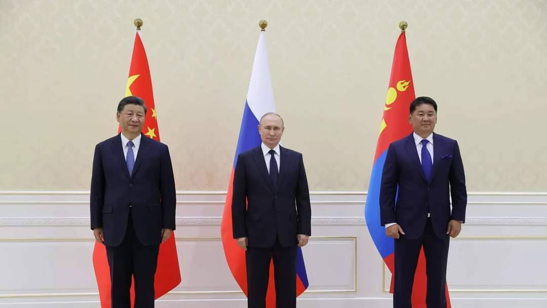 中國國家主席習近平(左)與俄國總統普丁(中)都參加了9月15日舉行的2022上合峰會。 圖 : 翻攝自人民網