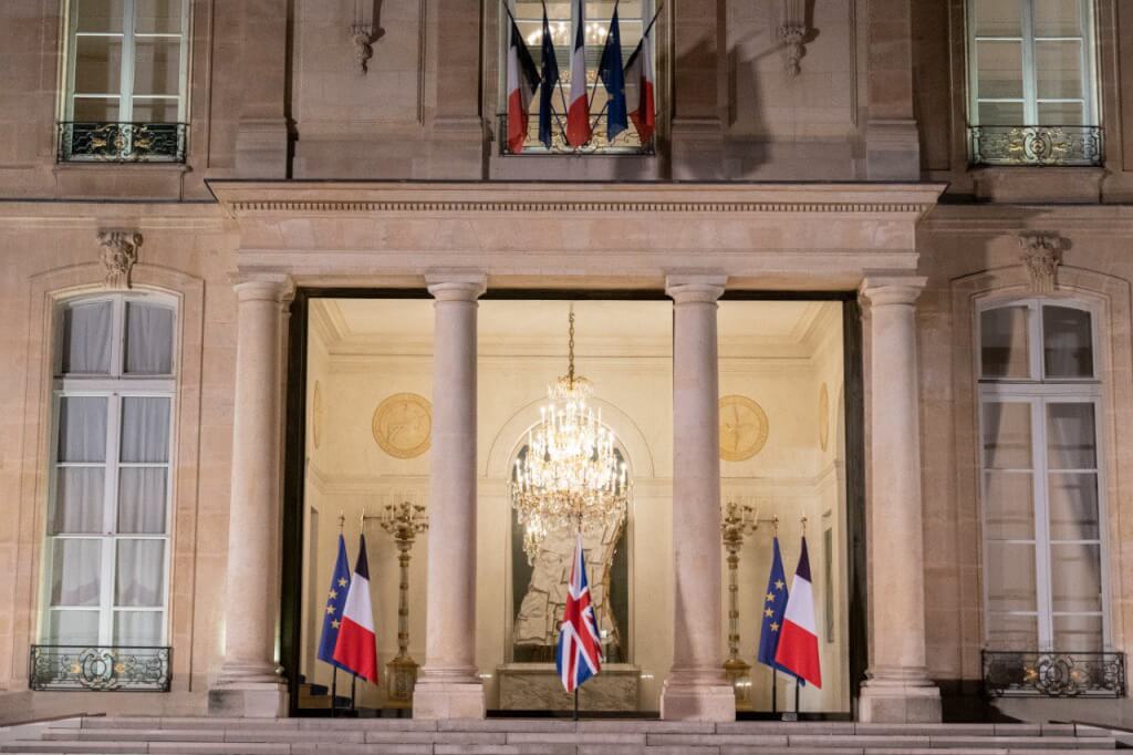 法國降半旗悼英女王 圖：twitter.com/Elysee