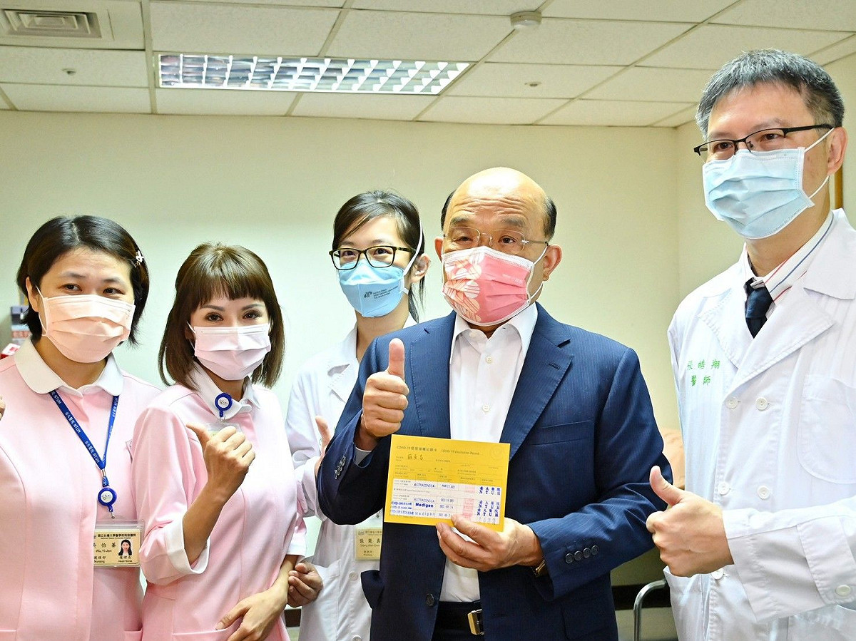 行政院長蘇貞昌今（21）天完成4劑疫苗的施打。 圖：行政院/提供