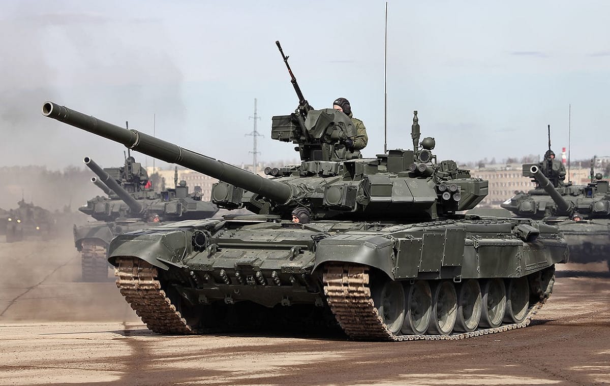 俄軍倉皇逃跑，遺棄了整台價值450萬英鎊的 T-90M 坦克。 圖：翻攝自維基百科（資料照）