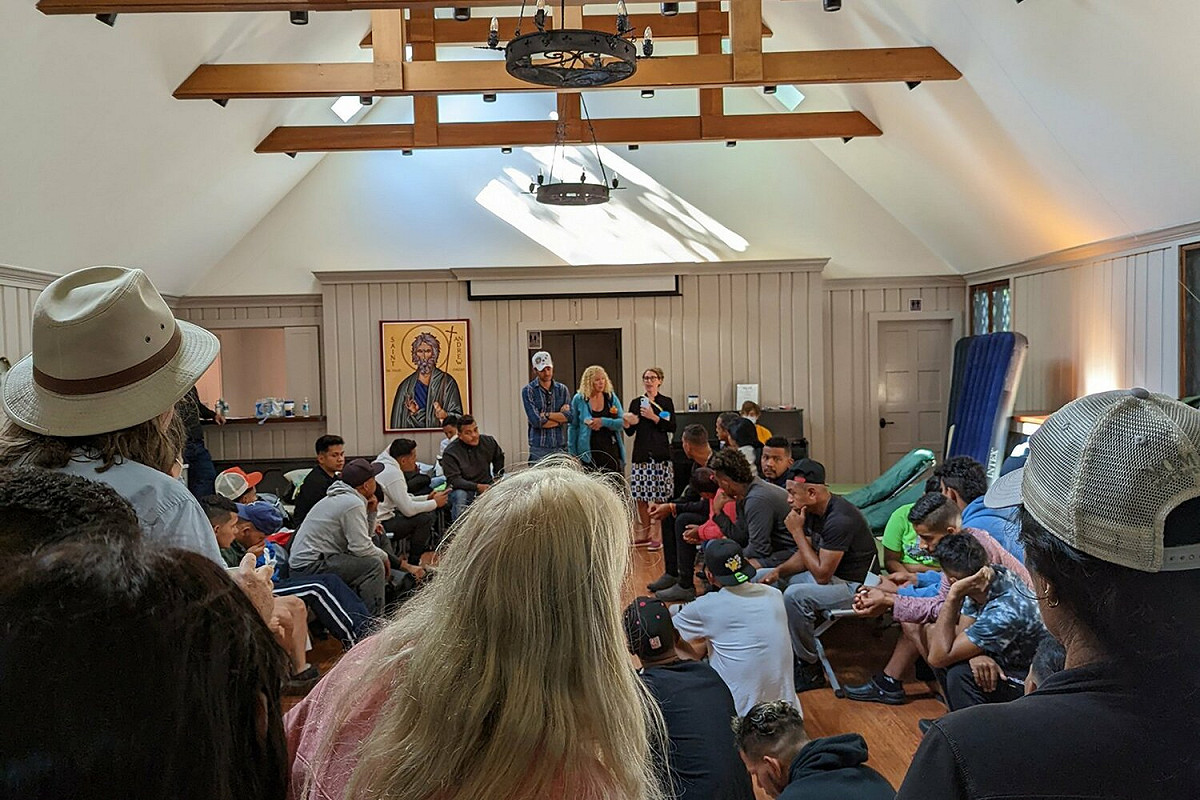 目前被丟包到瑪莎葡萄園的無證非法移民已被麻州當局安置。 圖：翻攝自推特