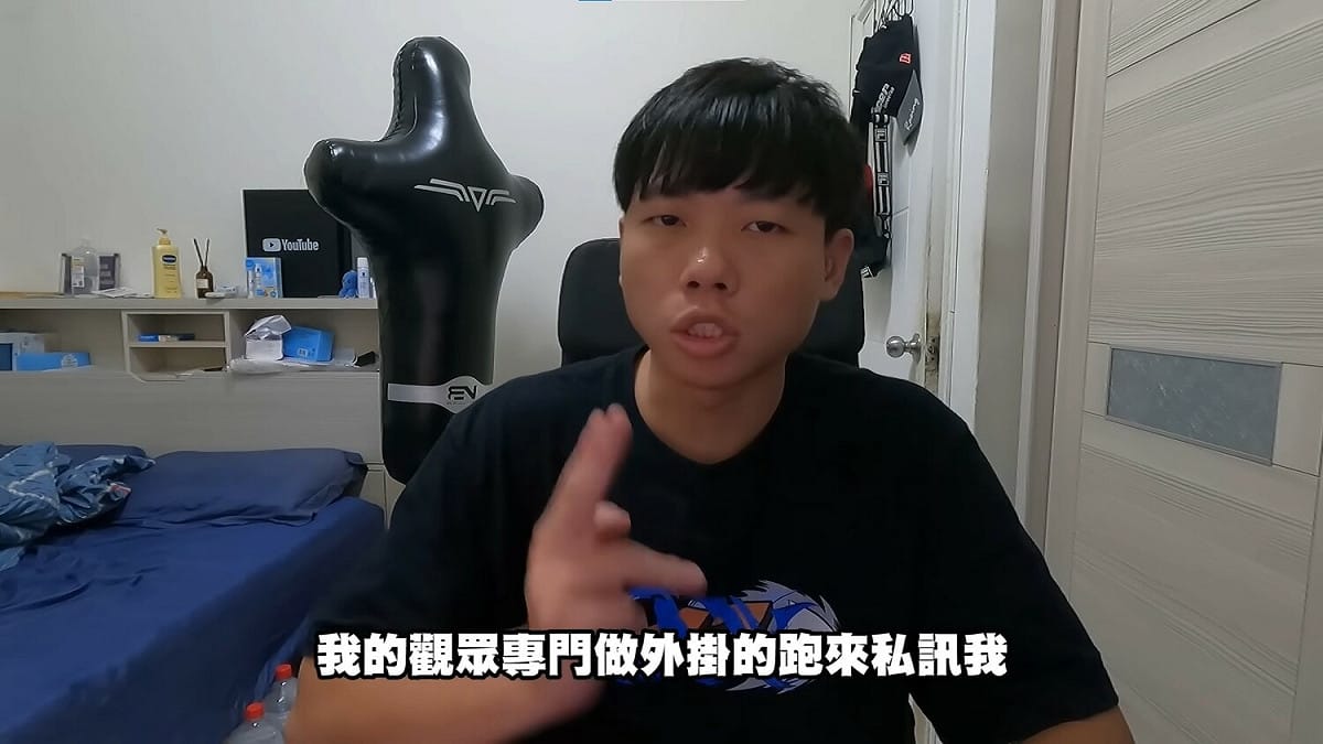 賴鴻麟表示，有在製作外掛的觀眾就私訊他，表示可以客制化專屬腳本，「以暴自暴殺爛外掛」。 圖：翻攝自YouTube/賴鴻麟