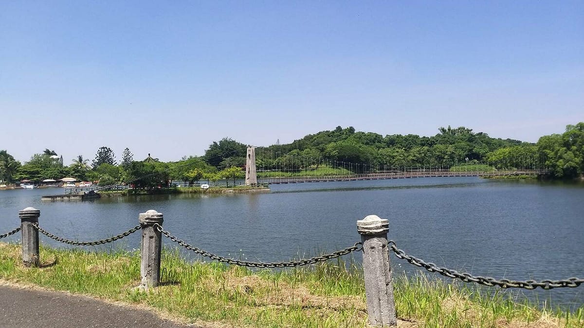 虎頭埤風景區推出9月24日每位遊客入園半票優惠，風景區擁有湖泊、森林秘境美景，是假日放鬆的好去處。 圖：台南市政府觀光旅遊局/提供