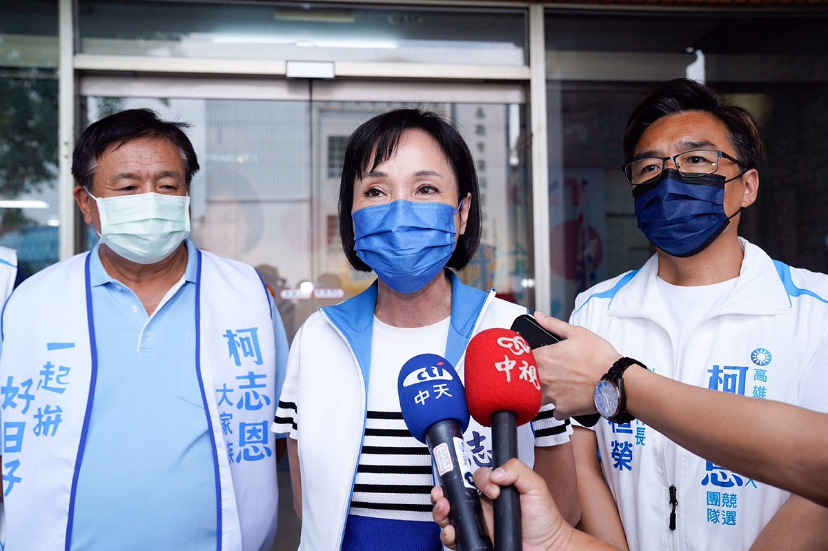 柯志恩(中)再批蔡英文冷血。 圖：柯志恩選辦提供