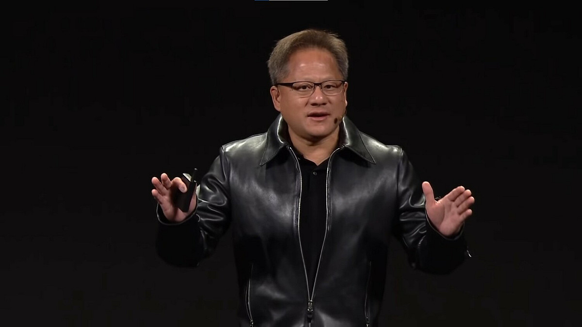 輝達（NVIDIA）首席執行長黃仁勳昨(21)日表示，儘管美國限制輝達兩款頂級晶片出口中國，但輝達的資料中心晶片在中國仍有龐大市場。 圖：翻攝自YouTube/NVIDIA
