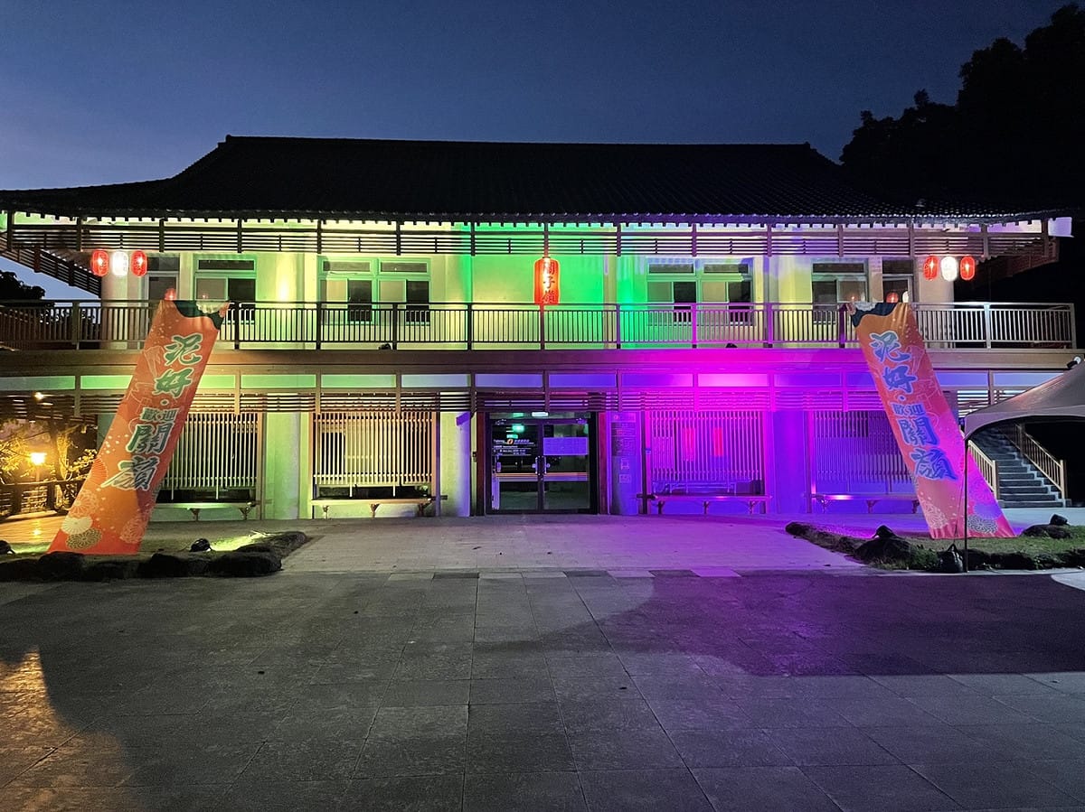 關子嶺夜間燈飾(大成殿)。 圖：台南市政府觀光旅遊局/提供