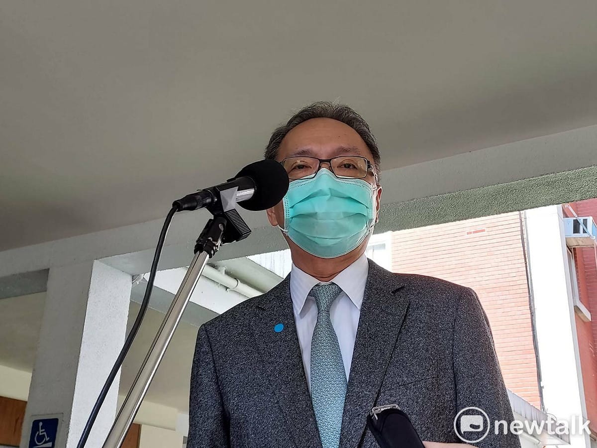 衛生福利部長薛瑞元上午在立法院受訪。 圖：陳佩君／攝