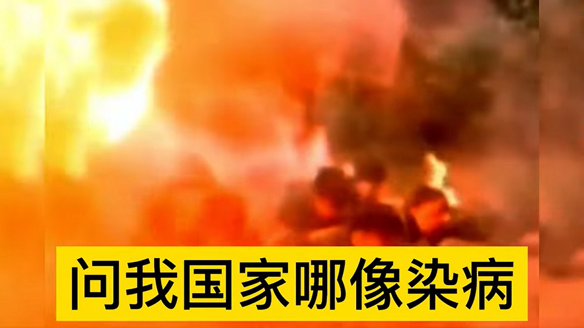 中國小學生被訓練要在火焰攻擊下無畏地繼續前進。 圖: 擷取自 xiang ma YouTube