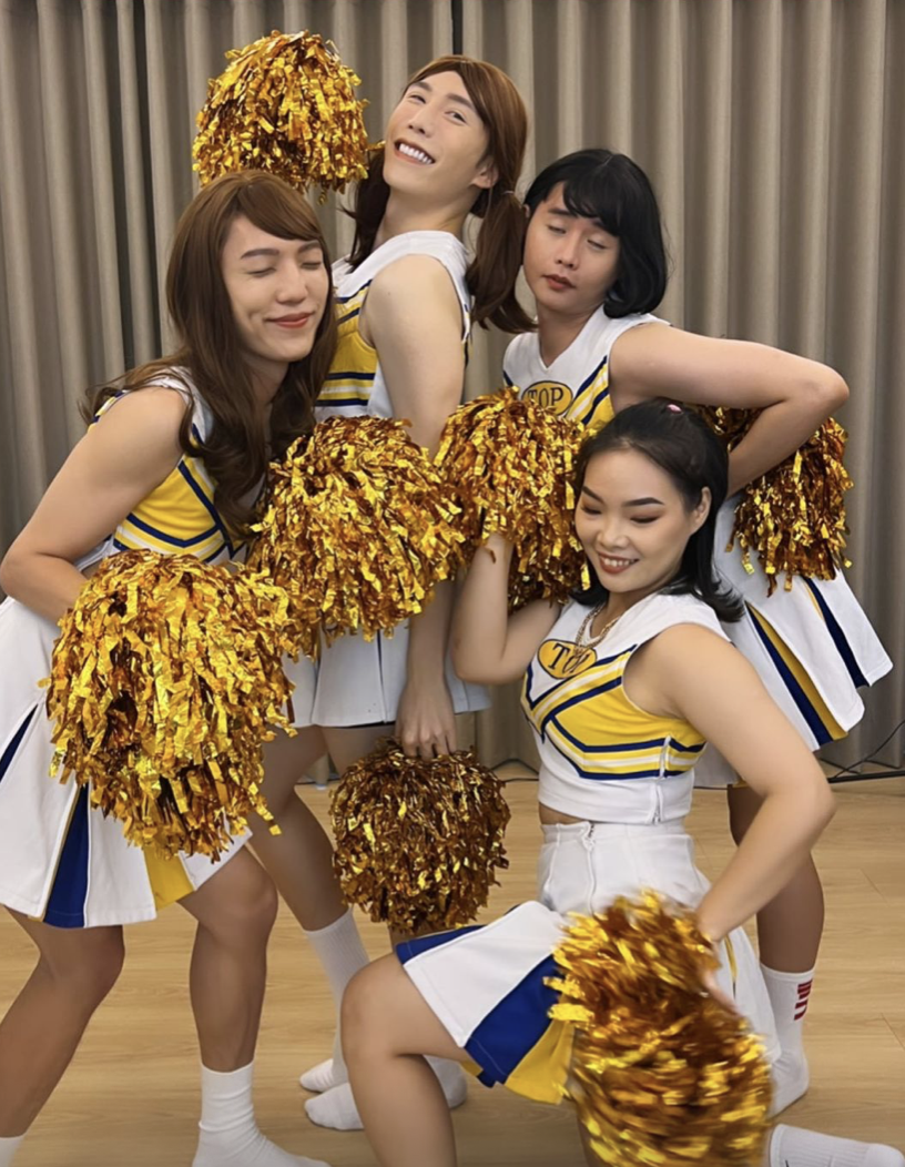 網紅團體「見習網美小吳」化身啦啦隊cover王心凌金曲，笑翻全網。 圖：翻攝自見習網美小吳IG