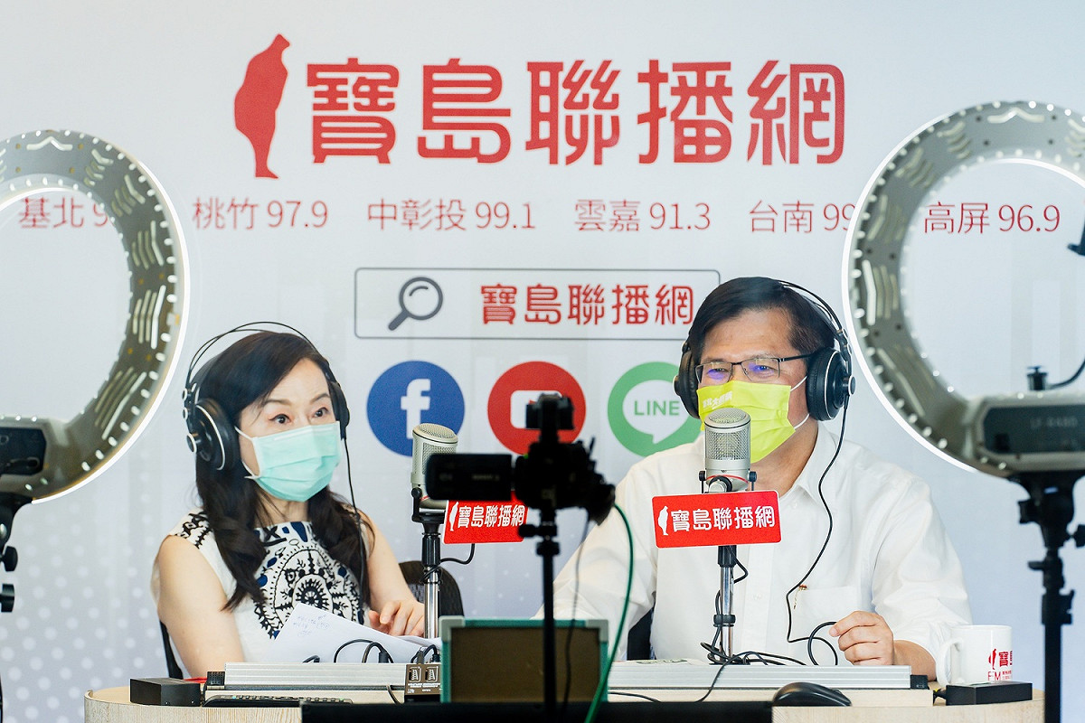 林佳龍今(23)日接受節目專訪，並針對主持人周玉蔻提到新竹市長候選人高虹安學歷，以及新北市長侯友宜取得博士學位爭議與恩恩案等時事議題做出回應。 圖：林競辦提供