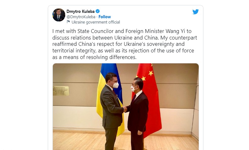 庫列巴與王毅會談後，隨即在推特上宣布王毅向他保證中國會「尊重烏克蘭主權和領土完整」。 圖：翻攝推特