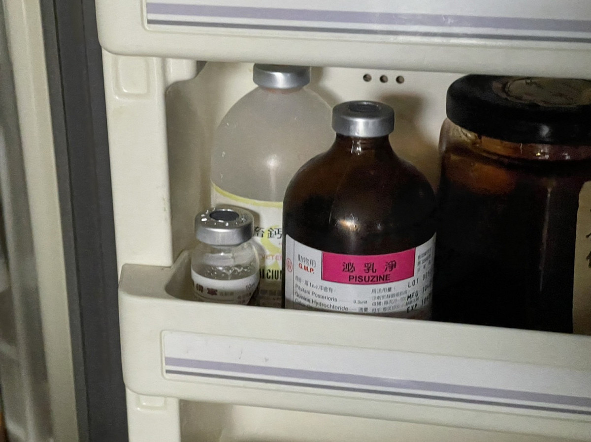 冰箱內發現動物用藥品。 圖：新北市動保處提供