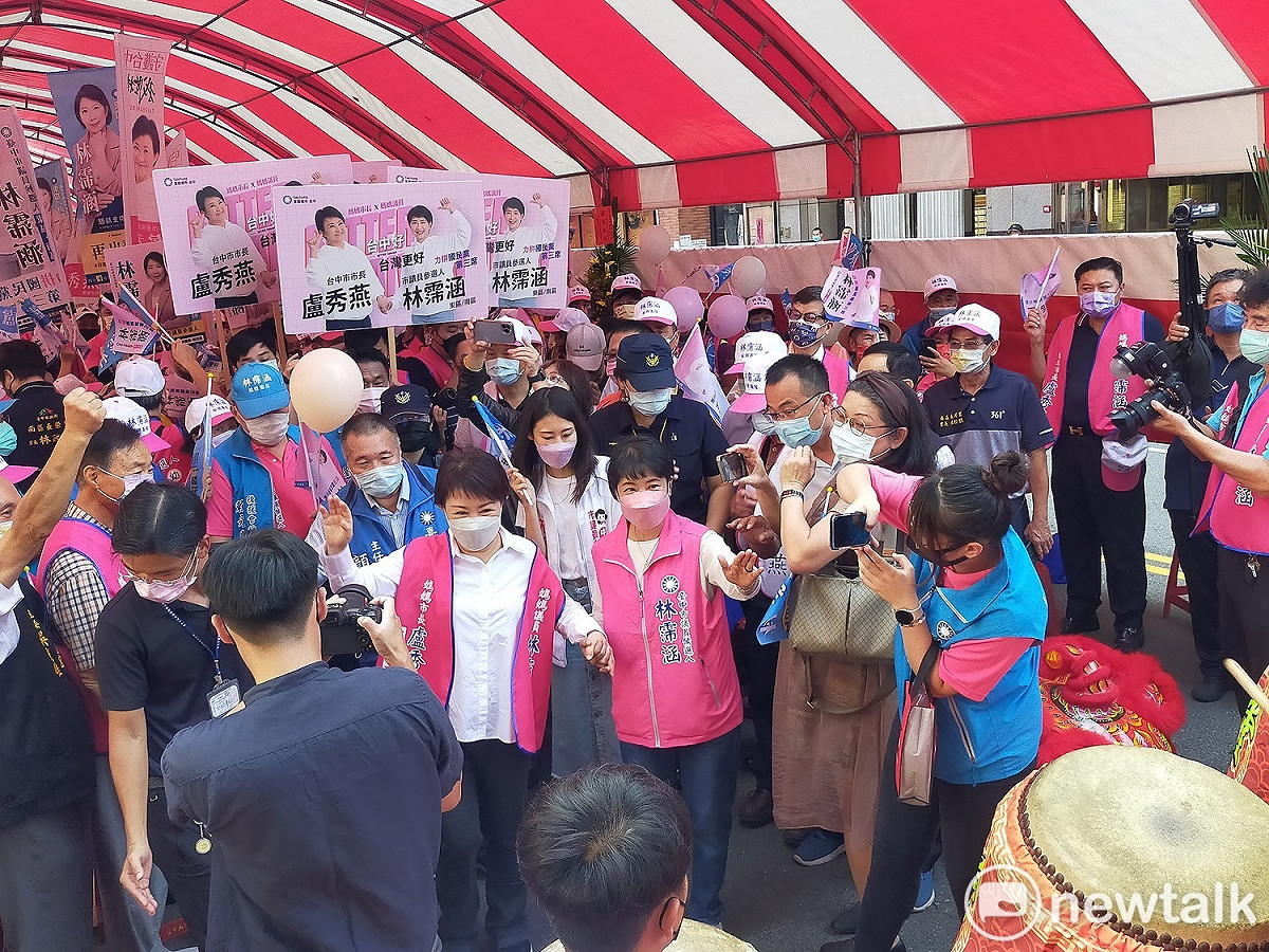 盧秀燕與林霈涵一同進場，受到支持者熱烈歡呼。 唐復年/攝