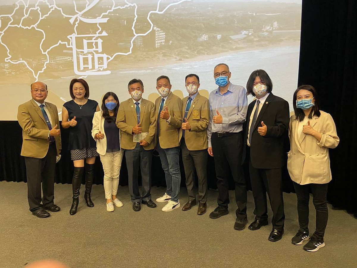 新北市副市長謝政達（右三）特別到場支持地方創生微電影競賽。 圖：新北市政府青年局提供