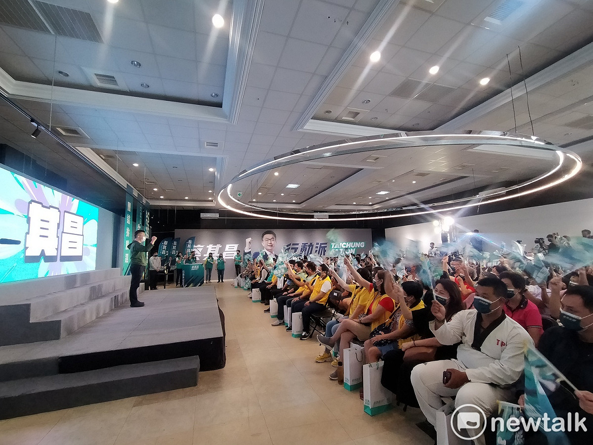 中華民國運動彩券經銷商商業同業公會成員數百人力挺蔡其昌。 唐復年/攝