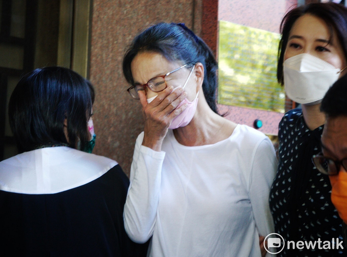 張淑娟情緒激動痛批周玉蔻霸凌，「請不要再消費我了；如果你們有深仇大恨，不要對著我來，不要再殺人」。 圖：張良一攝