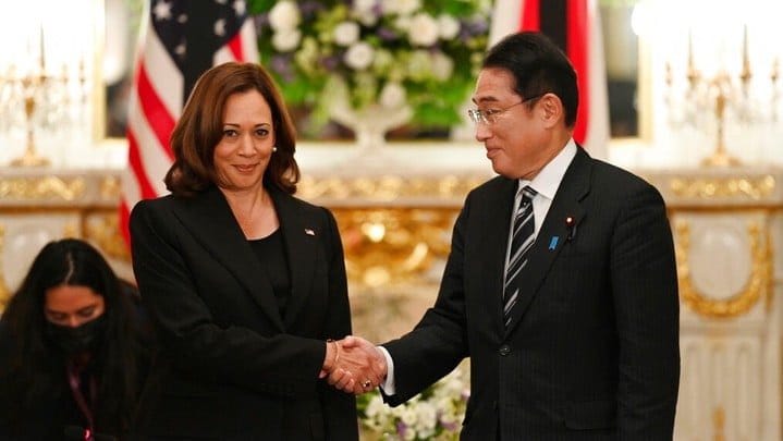 賀錦麗前往日本，除了參加安倍晉三國葬外，並與岸田文雄針對台灣安全議題進行討論。 圖：翻攝自Twitter