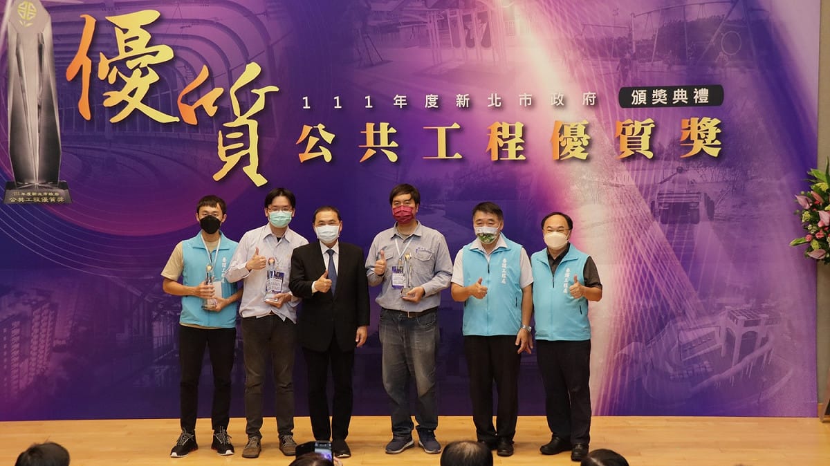 養工處施作北門街人行時空廊道改造工程，贏得111年度公共工程優質獎。 圖：新北市工務局提供