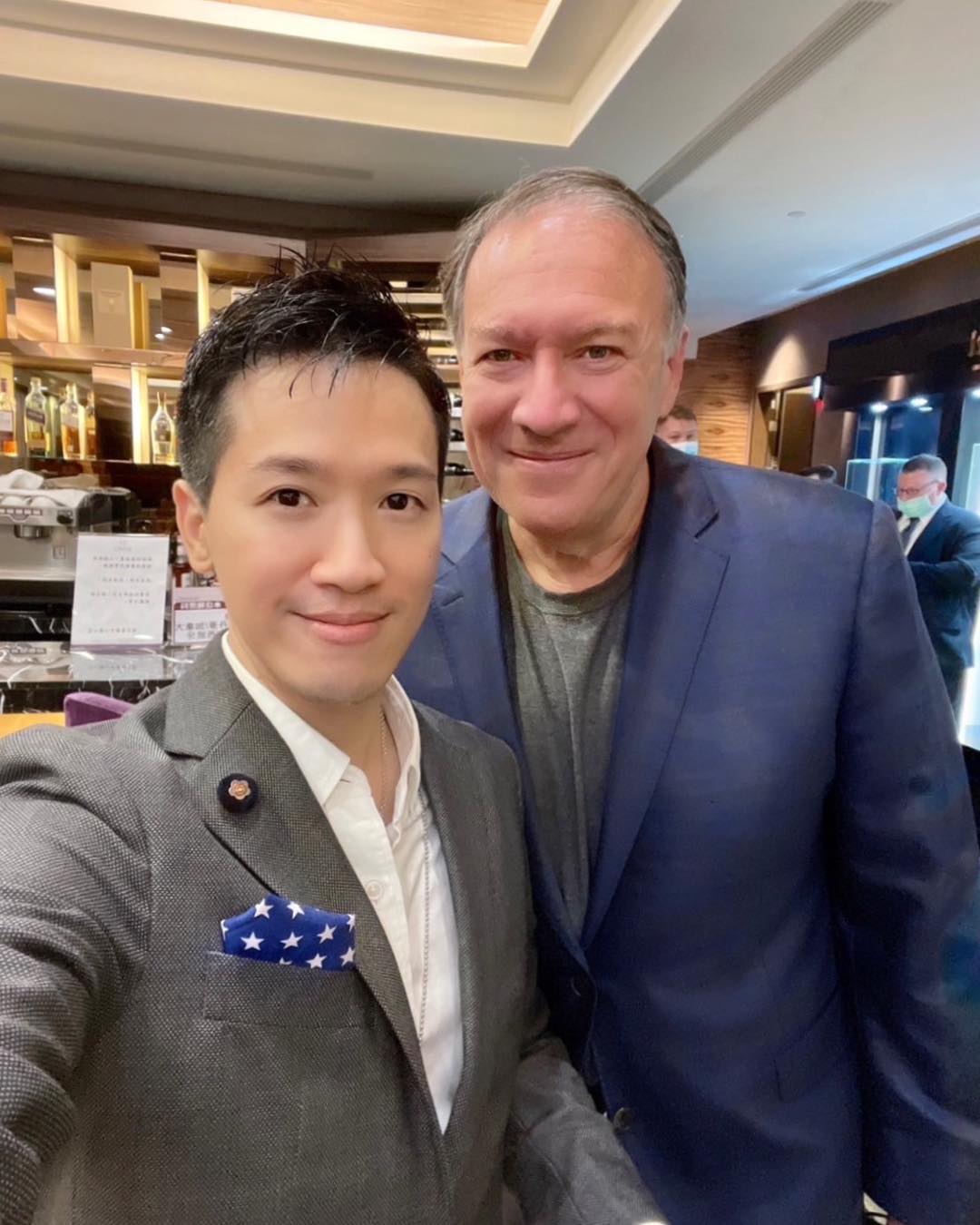 前美國國務卿蓬佩奧昨日飛抵台灣，立委何志偉前往接機。 圖：翻攝自何志偉 臉書