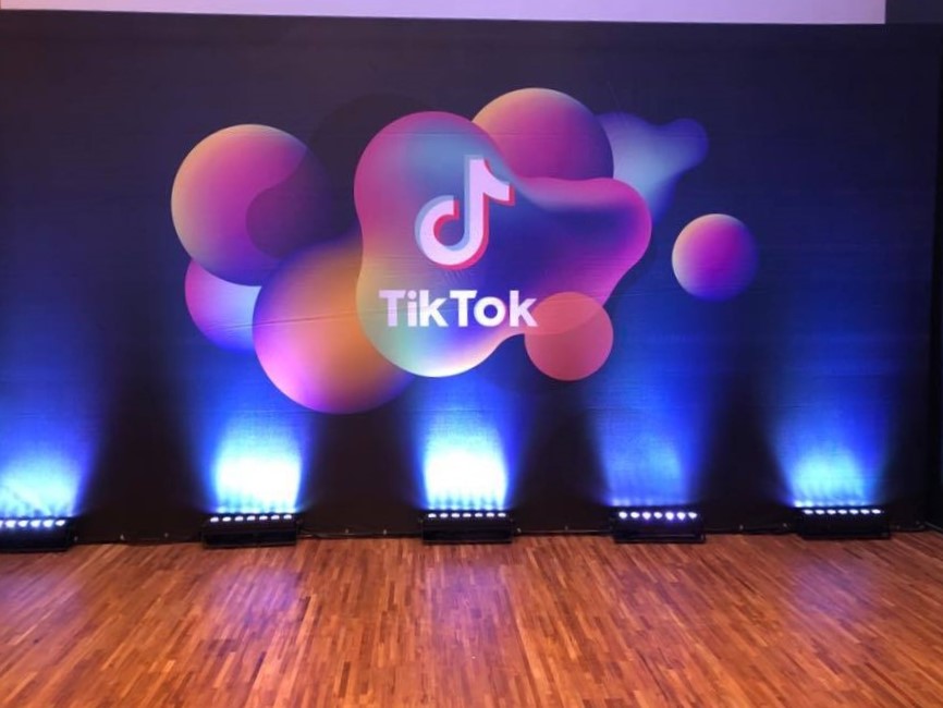 英國政府在進行調查後，發現TikTok未能維護使用該平台的兒童隱私，從而違反了英國的數據保護法，因此可能會對該短影音社交平台開罰2891萬美元(約9.2億台幣)。 圖：翻攝自TikTok臉書