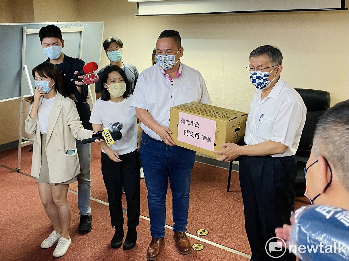 台北市長柯文哲拜訪議會各委員會。 圖：周煊惠 / 攝
