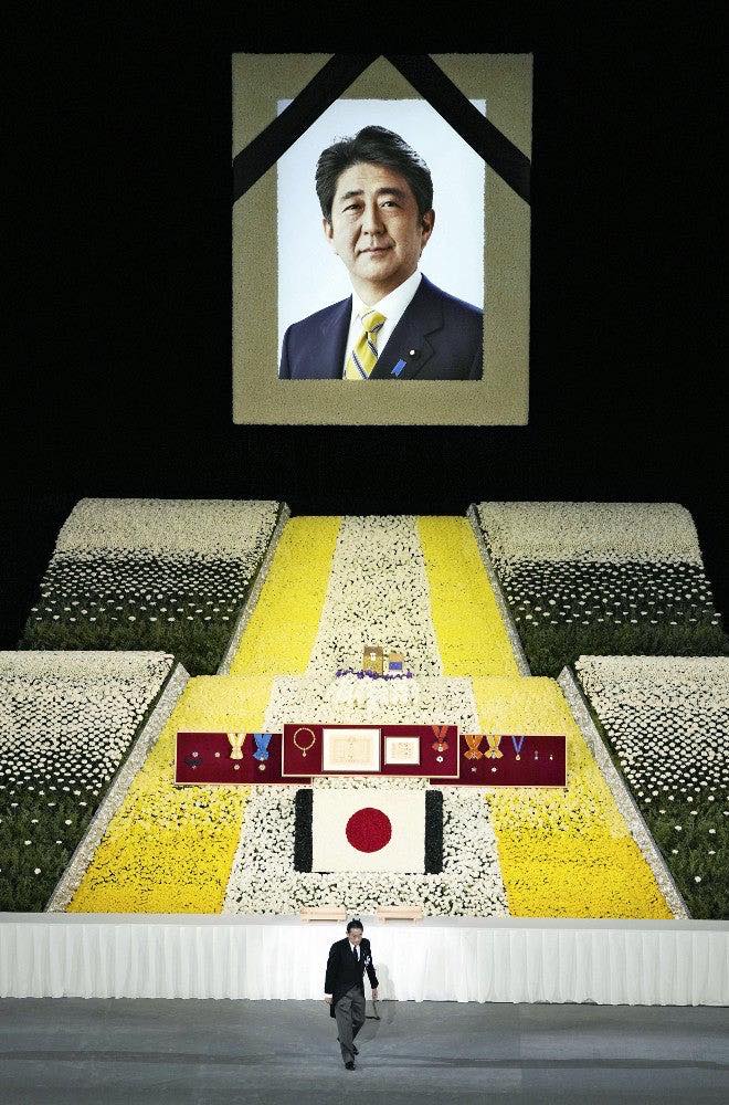 安倍晉三的國葬，採用了他生前最喜歡的富士山造型。 圖:翻攝自矢板明夫臉書(資料照)