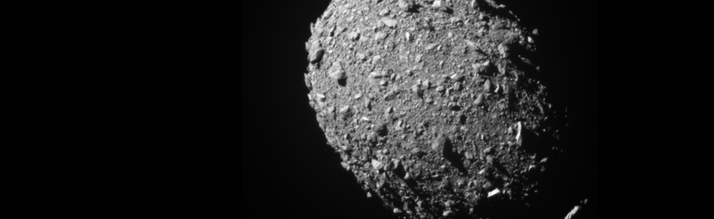 NASA進行人類史上首度的「行星防禦演習」任務，利用飛行器撞擊小行星。 圖：翻攝自NASA官網