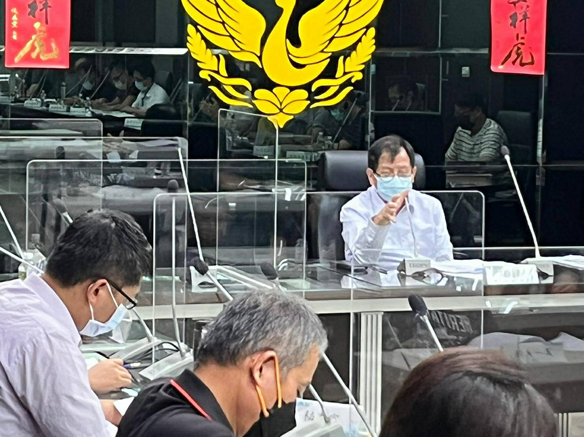 會議涵蓋「公務機密」及「機關安全」兩大主軸，透過今年度機關維護會報，將近來實際發生相關案例納入專題報告，進行深入探討。 圖：新北市消防局提供